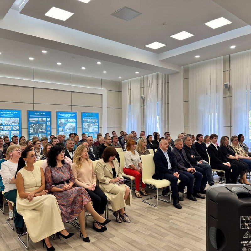 День рыбака отметили в рыбном порту торжественным вручением наград работникам АО ММРП