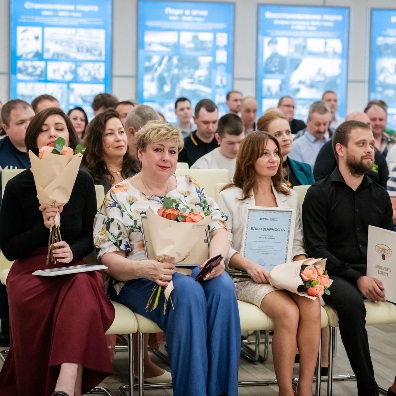 В Мурманском морском рыбном порту состоялось торжественное чествование коллектива в честь Дня рыбака